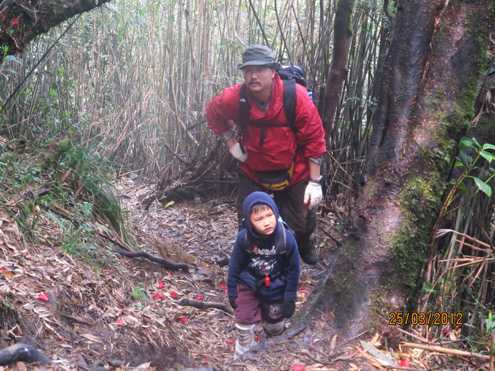 Cậu bé 6 tuổi chinh phục Fansipan