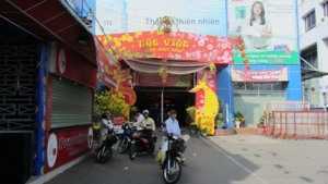 TP HCM: Siêu thị dồi dào hàng, chợ tăng giá 5-10%