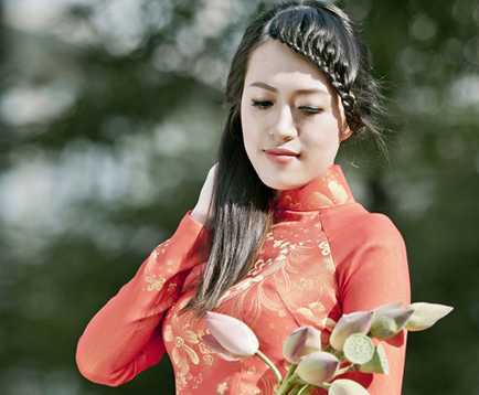 Miss xuân 2011 đón Tết Việt trên đất Pháp