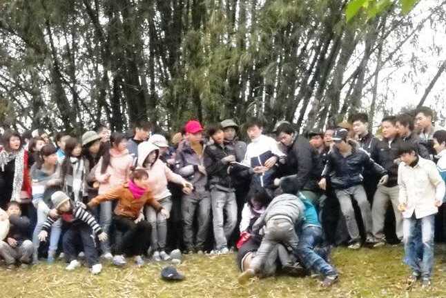 Kỳ lạ chợ nện nhau, càng đánh càng may mắn, phát tài