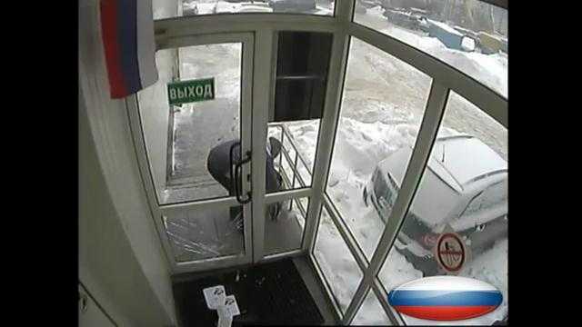 Choáng với kiểu đưa thư như clip này