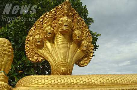 Bí ẩn ít biết về rắn thần 9 đầu khổng lồ ở chùa Khmer