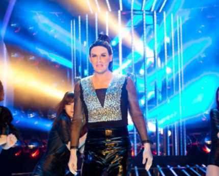 ‘Ông Tây’ đóng giả Hà Hồ, nhảy cực gợi cảm