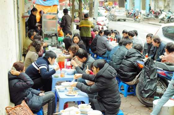 Bún, phở Tết: Sau ‘lên trời’ đã về ‘mặt đất’