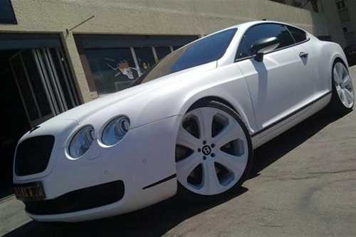 Ngắm siêu xe Bentley bọc da rắn