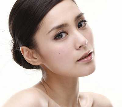 Lộ ảnh Chung Hân Đồng và người tình đến Việt Nam