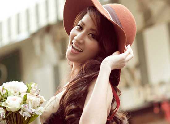 Khánh Thy từng trông trẻ, cọ nhà vệ sinh ở châu Âu