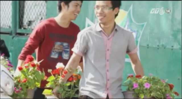 Video: Lao ra đường cướp hoa, náo loạn Đà Nẵng