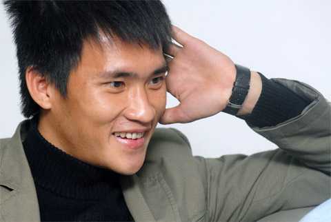 Công Vinh bị 'ném đá' trên Facebook?