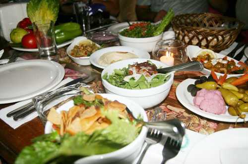 'Bỏ thừa thức ăn bị đày xuống địa ngục... ăn giun'