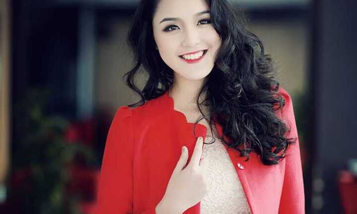 Bị chê eo ngấn mỡ, á hậu Hoàng Anh giảm cân