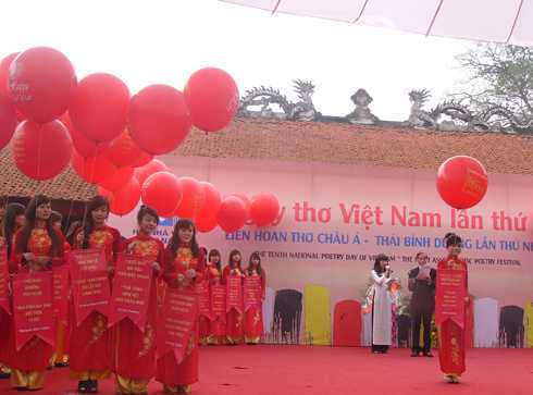 Ngày thơ Việt Nam năm nay có gì sốc?