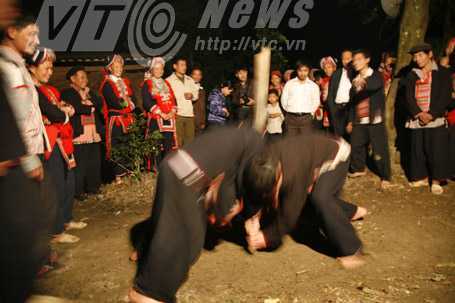 Vô cùng khó tin những 'cây gậy biết bay' ở Hà Giang