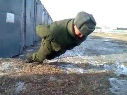 Choáng với màn chống đẩy của chàng trai Nga