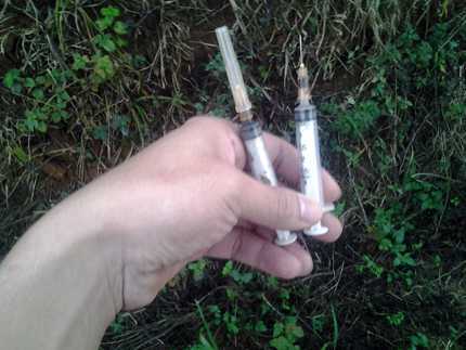 Báo động, kim tiêm đầy trong khu dân cư