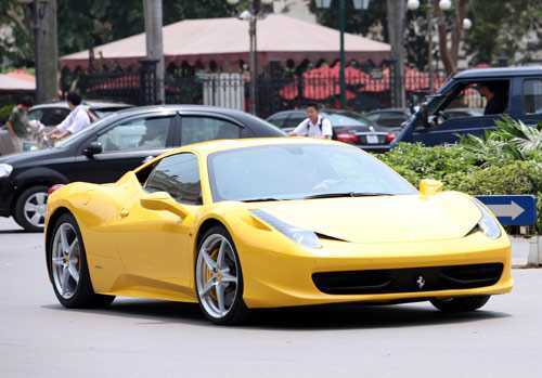 Bất thường xe siêu sang 'hồi hương'