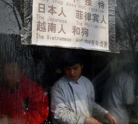 Kỳ thị chủng tộc: 'Người Trung Quốc tự làm mình đau'
