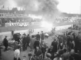 Tai nạn đua xe kinh hoàng, 200 người xem thương vong