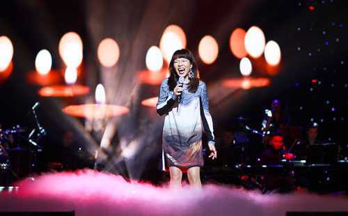 Hà Trần, Đinh Hương bản lĩnh, Đông Hùng ghi điểm