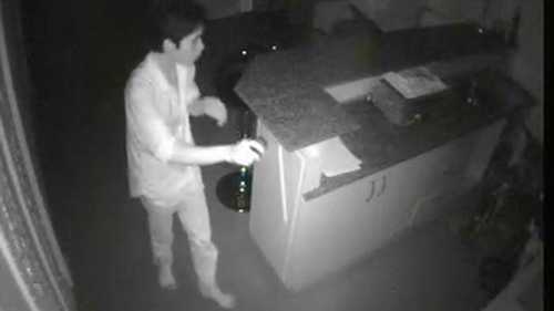 Clip: Trộm lùng sục trong nhà, cuỗm đi 200 triệu đồng