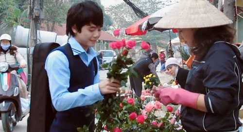 Clip 'Ai cũng có quà' ngày 8/3 gây xúc động cư dân mạng