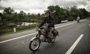 Xuyên Việt cùng 'đồ cổ' Honda 67 gây quỹ từ thiện