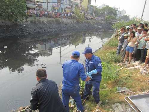 Điều tra vụ xác người trên kênh Lò Gốm