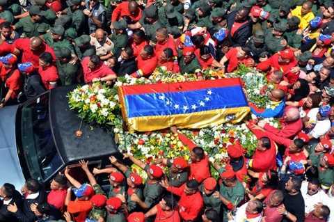 Biển người Venezuela tiễn đưa ông Chavez trong nước mắt