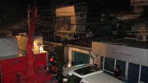 Hai giả thuyết gây ra vụ nổ sập khiến 11 người chết