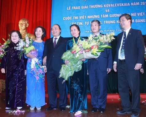 Đoạt giải Kovalevskaia: Nữ PGS muốn gì?