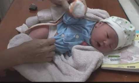 Đi lượm ve chai, 'nhặt' được em bé