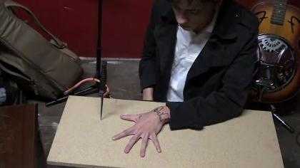 Thêm một trò nghịch dại của thanh niên Tây