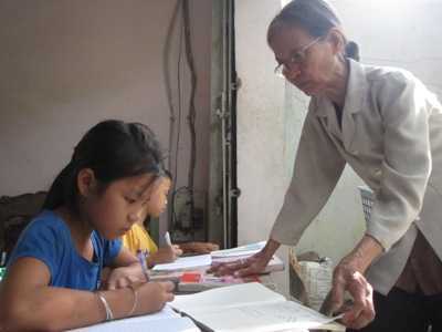 Cô giáo 70 tuổi: Tôi có cơm ăn, sao nỡ lấy tiền học trò