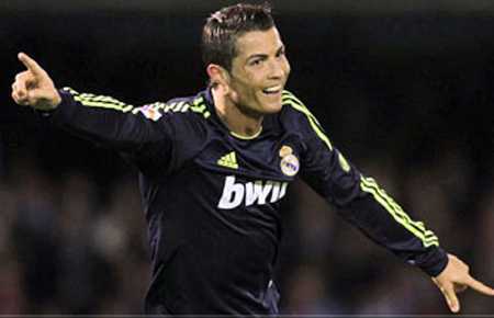 Ronaldo lập cú đúp, Real lấy lại ngôi vị số 2