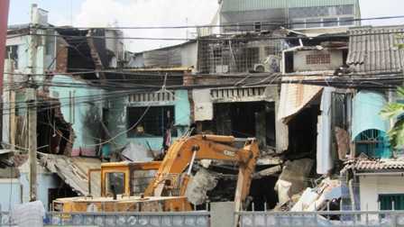 Sập nhà 10 người chết thảm: Khiển trách 3 lãnh đạo