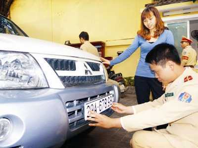 Bộ Công an vẫn quyết phạt 'xe không chính chủ'