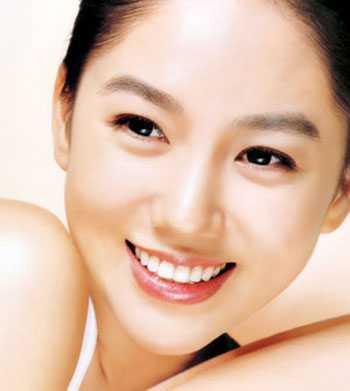 Giữ răng trắng bóc kiểu Ấn Độ