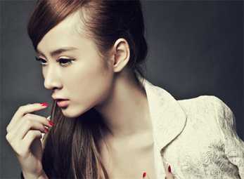 Angela Phương Trinh hoá 'bạch cốt tinh'