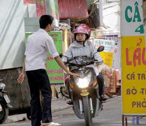 Quán xá Hà Nội: Từ vẫy, vồ đến 'đạp' khách