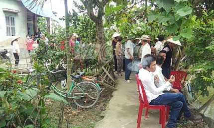 Rơi nước mắt tang lễ bé bị thiêu sống vắng người thân