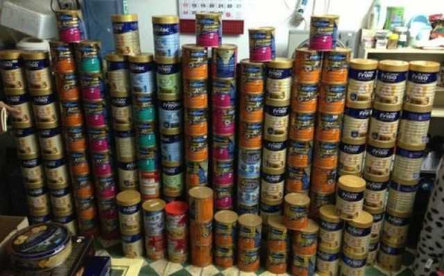 Mẹ khoe trăm hộp sữa chất cao như núi cho con dùng dần