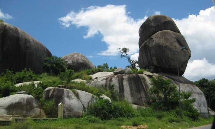 Video: Khám phá bí mật 'Đá ba chồng' ở Đồng Nai