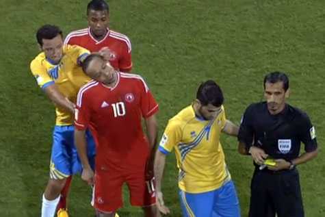 Xem 'Võ sĩ giác đấu' tái hiện trên sân cỏ