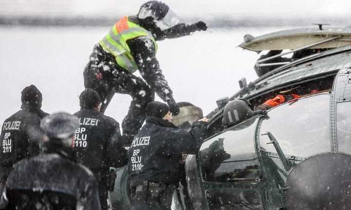 Trực thăng cảnh sát Đức đấu đầu kinh hoàng ở Berlin