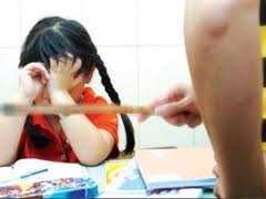 Viết sai dấu, học sinh bị thầy đánh bầm mông