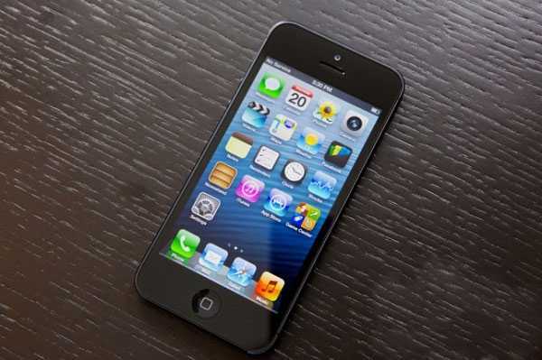 Giá iPhone 5 xách tay 'phá đáy'