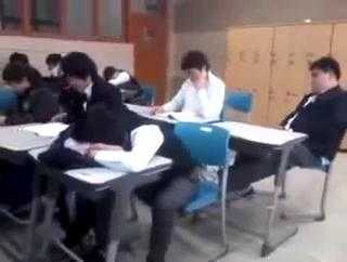 Lĩnh đòn oan sau trò chơi khăm của bạn học