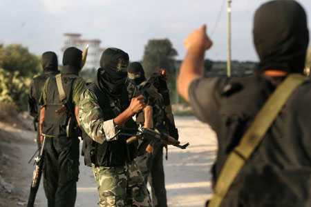 Dùng bom cướp ngục, hàng trăm tù nhân trốn thoát