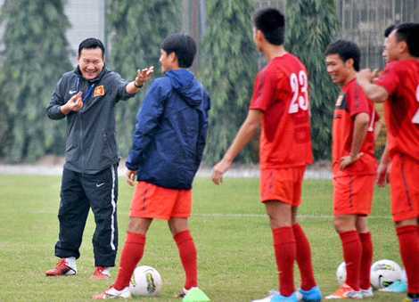 Bóng đá Việt khốn khổ vì bệnh gì?