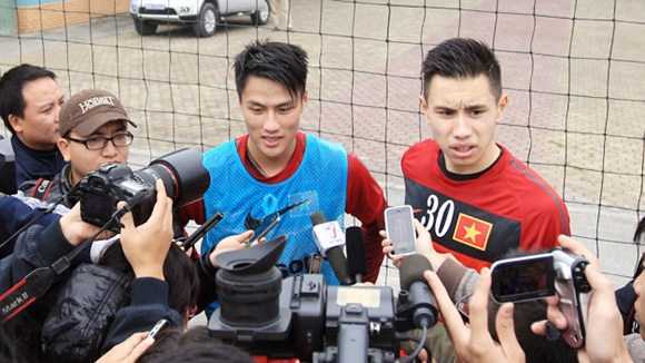 Ai đứng sau 'hot boy' Việt kiều trên tuyển?